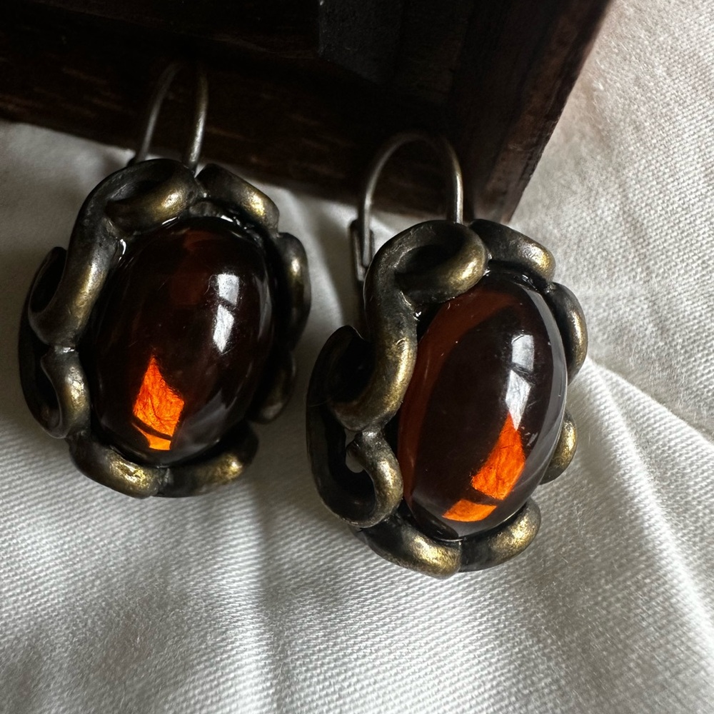 Vintage Amber and Bronze Tone Earrings